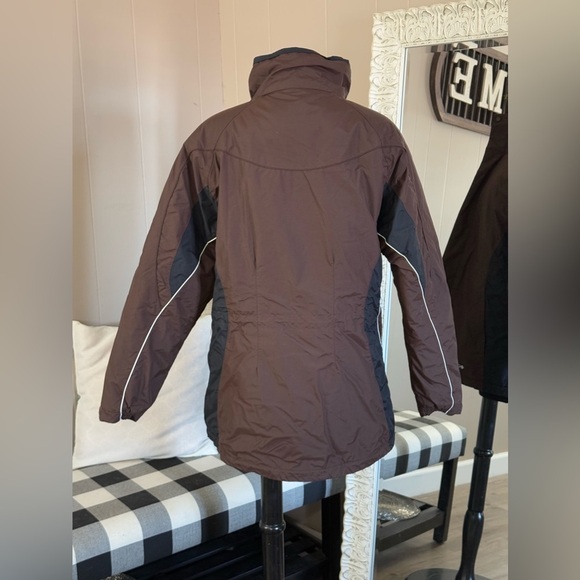 Columbia • Winter Coat - Picture 7 of 15